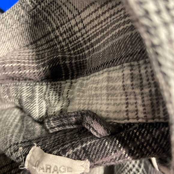 Garage flannel - Picture 2 of 2